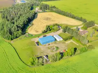 Private Estate Featuring Multiple Outbuildings and Residences