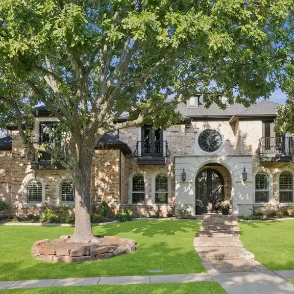 LUXURY LIVING IN PRESTIGIOUS NEWPORT VILLAGE