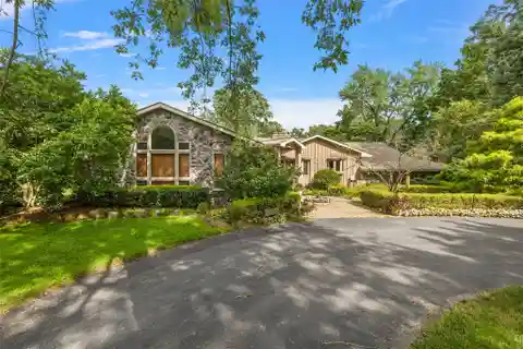 Expansive Property in a Lovely Neighborhood