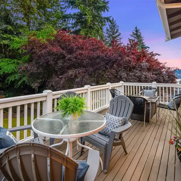 RARE AND WELCOMING RETREAT IN A COVETED LOCATION