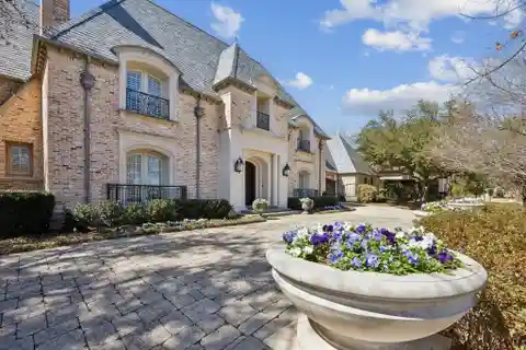 Extraordinary Estate in an Exclusive Enclave