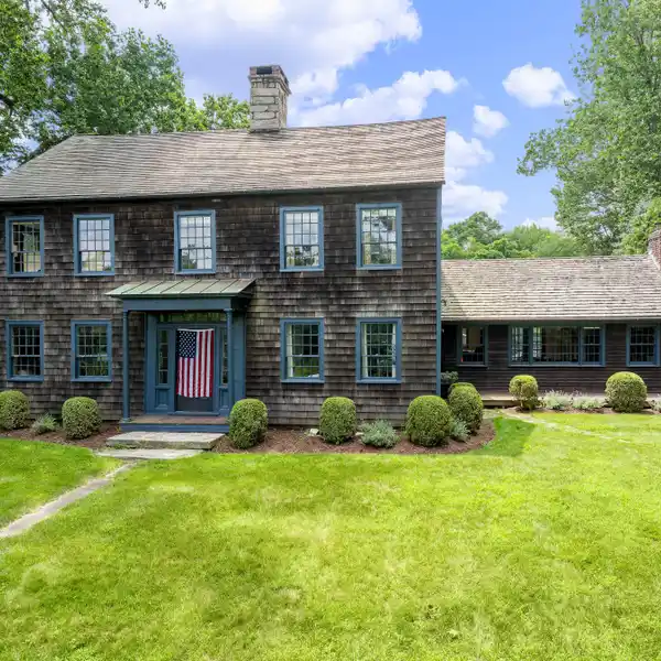 QUINTESSENTIAL COUNTRY RETREAT ON OVER FIVE ACRES