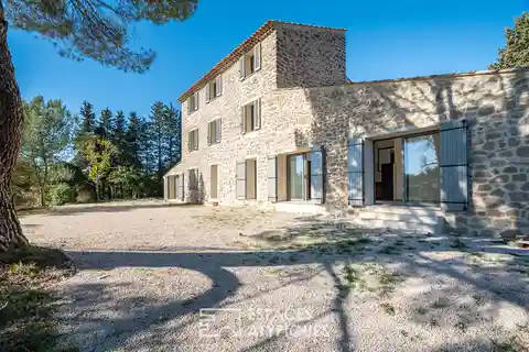 Renovated Provencal Farmhouse Blending Charm and Modernity
