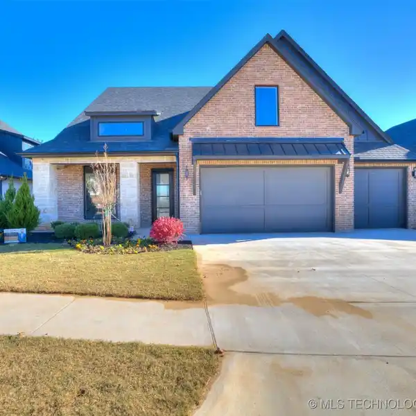 GORGEOUS HOME IN THE ESTATES AT RITZ HOLLOW