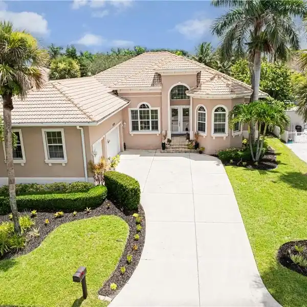 WATERFRONT OASIS IN BONITA SPRINGS