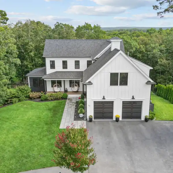 BEAUTIFUL HOME IN THE DESIRABLE CHILTONVILLE...