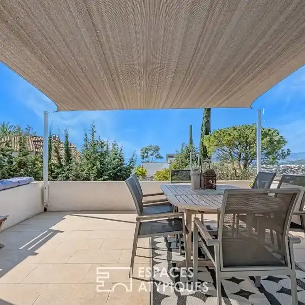 AUTHENTIC CHARM MEETS PANORAMIC TROPEZIENNE VIEWS