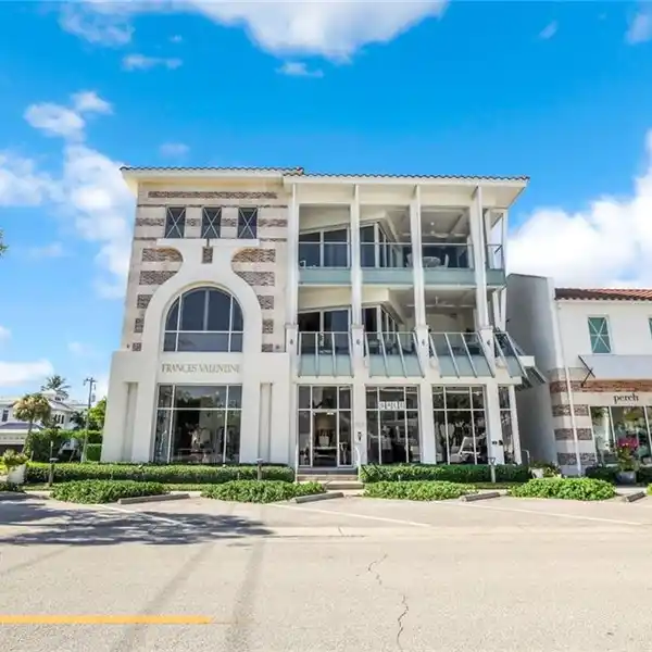 A GEM IN THE SOUGHT-AFTER 382 BUILDING