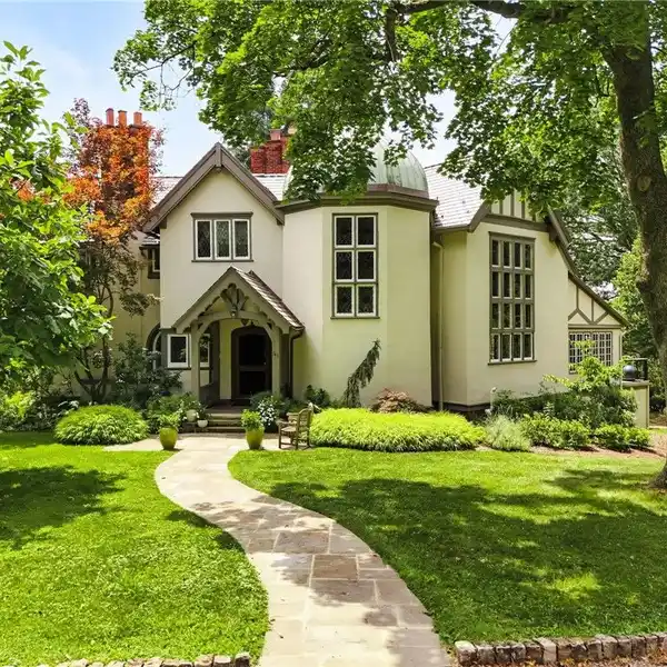 AMAZING 10-ACRE ESTATE