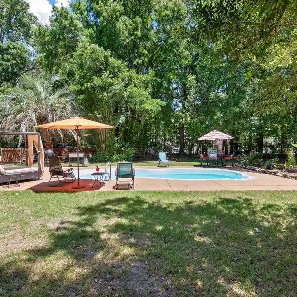 RIVERFRONT COMMUNITY LIVING MEETS PRIVATE ESCAPE