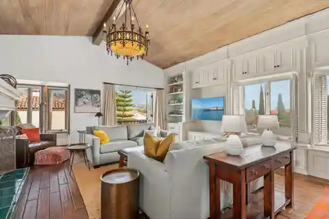 Beautifully Remodeled Downtown Condo