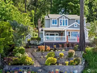 Delightful Gig Harbor Waterfront Home