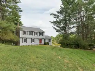 Expansive Country Escape Minutes from Downtown