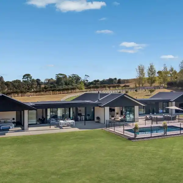 LUXURY LIVING IN A COUNTRYSIDE SETTING