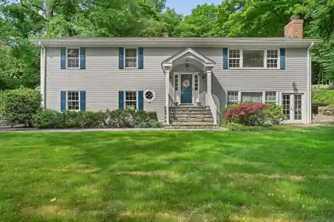 Beautifully Maintained Raised Ranch