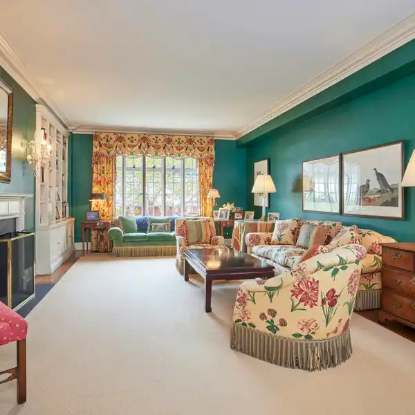 SUNNY TRADITIONAL PRE-WAR HOME OFF PARK AVENUE