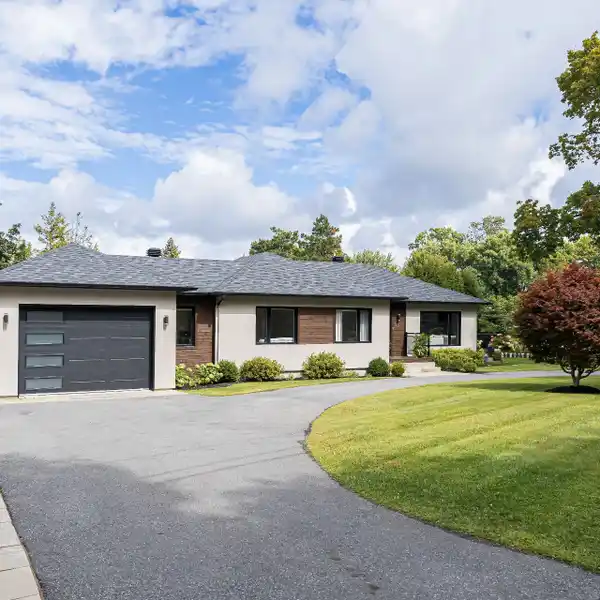 REBUILT BUNGALOW IN SOUGHT-AFTER POINTE-CLAIRE SOUTH