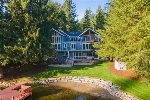 Luxurious Lake Marcel Home