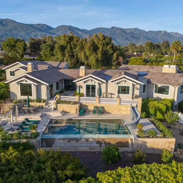 MODERN CRAFTSMAN-INSPIRED RETREAT