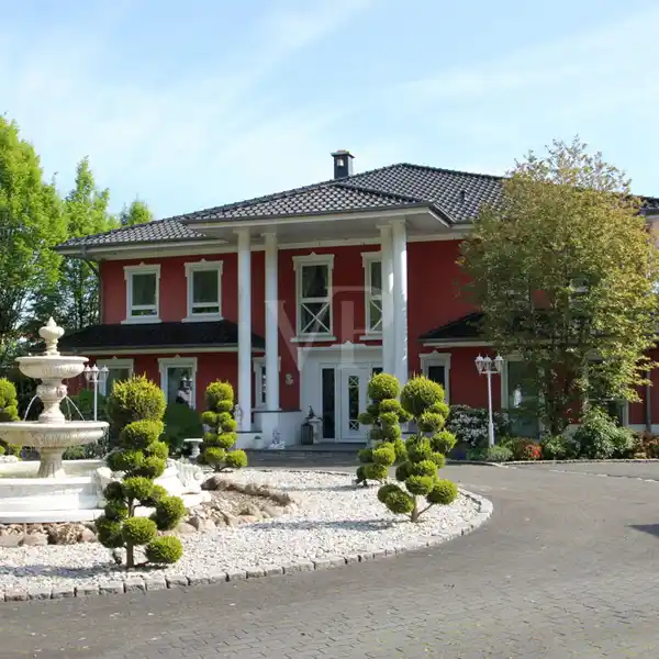 PRESTIGIOUS VILLA WITH SWIMMING POOL