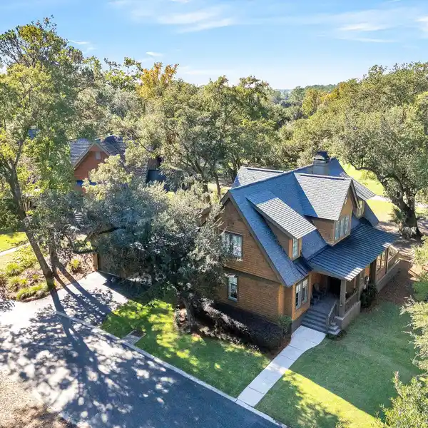 FRESHLY MODERNIZED COTTAGE IN DANIEL ISLAND PARK