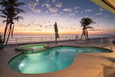 Remodeled Coastal Contemporary Beachfront Cottage