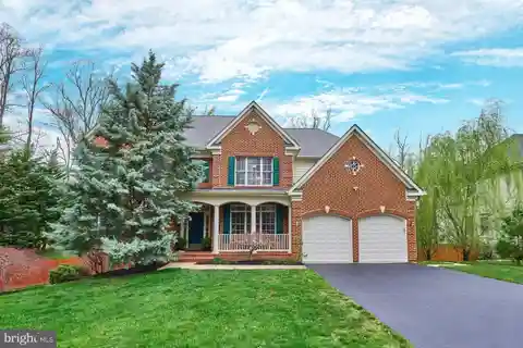 Entertainer’s Dream Near Metro and Trails