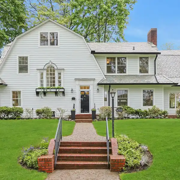 CLASSIC HOME IN PHILIPSE MANOR