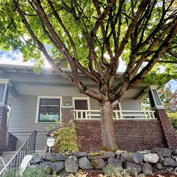 HISTORIC CRAFTSMAN CHARM WITH MODERN UPGRADES