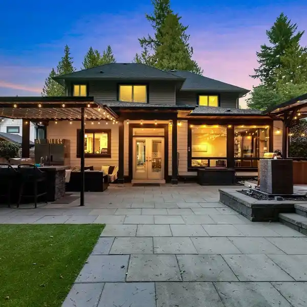 WEST SIDE STUNNER WITH ALL THE BELLS & WHISTLES