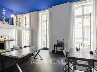 Elegant Split-Level Apartment with Soaring Ceilings