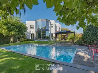 Architect-Designed House in a Peaceful Setting