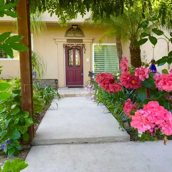 BEAUTIFUL HOME IN A PEACEFUL SETTING