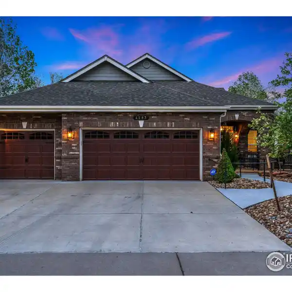 RANCH-STYLE HOME ON THE MARIANA BUTTE GOLF COURSE