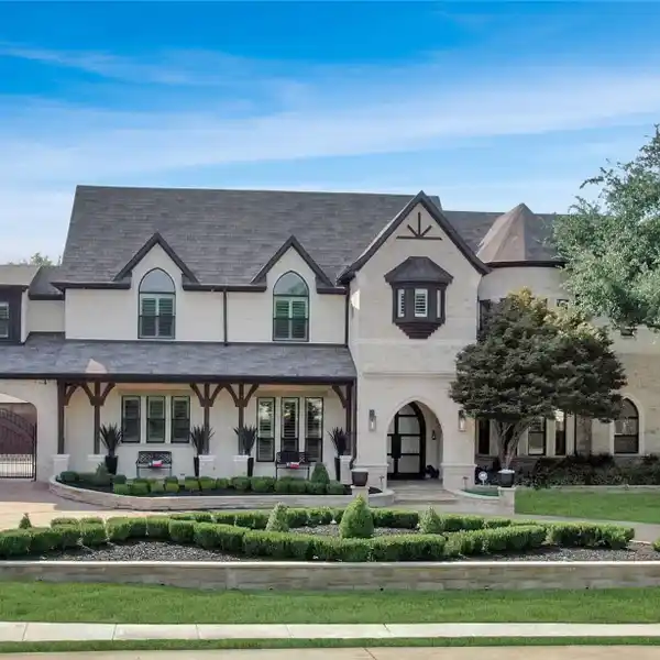 MODERN LUXURY IN GATED STONEBRIDGE ESTATES