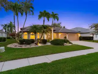 Gorgeous Waterfront Pool Home in the Heart of Coral Springs