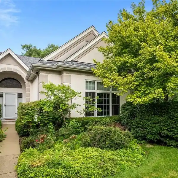 BEAUTIFUL RANCH HOME IN SOUGHT AFTER LEGACY CLUB