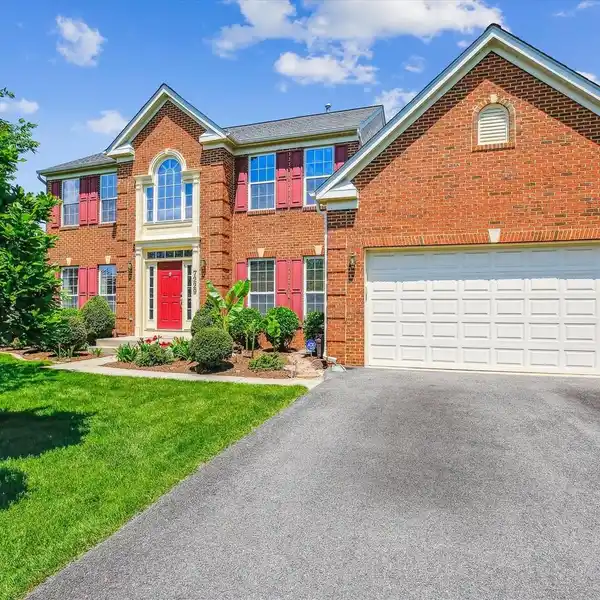 METICULOUSLY MAINTAINED COLONIAL