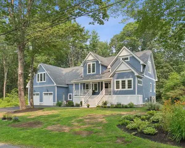 TIMELESS YET MODERN FAMILY HOME IN IDEAL SETTING