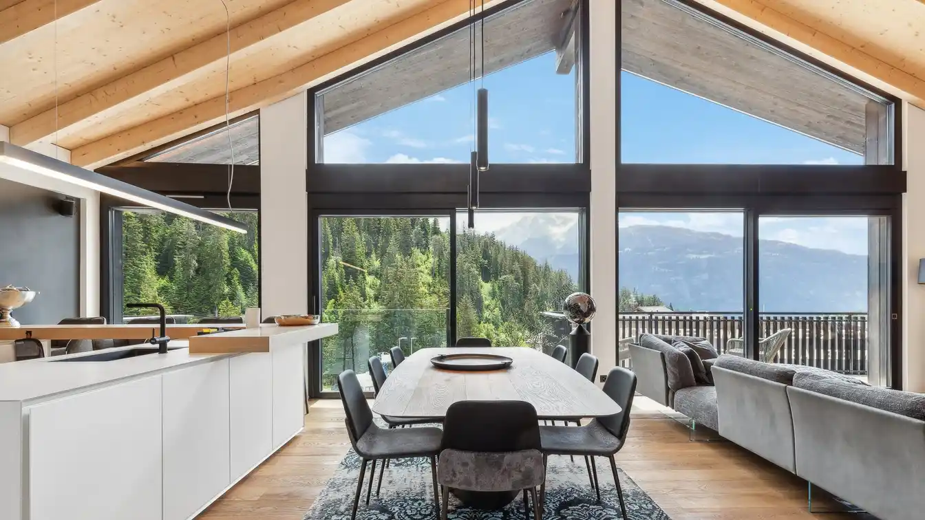 Luxury Living in a Desirable Community