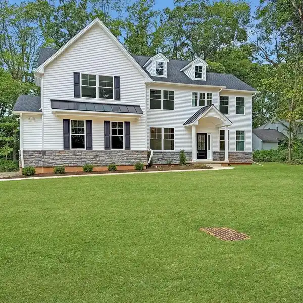 HIGH-QUALITY CRAFTSMANSHIP IN PRIME SCHOOL DISTRICT