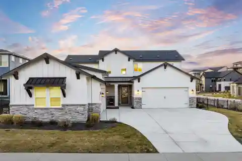 Spectacular Home in Highly Coveted Harris North