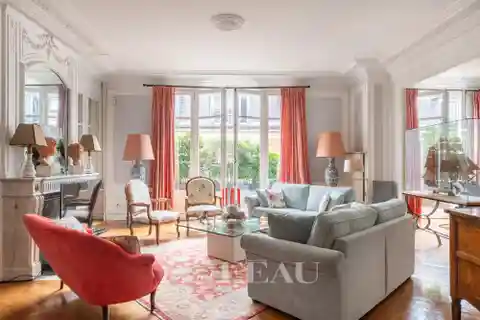 Bright Apartment in a Magnificent Early 20th Century Building