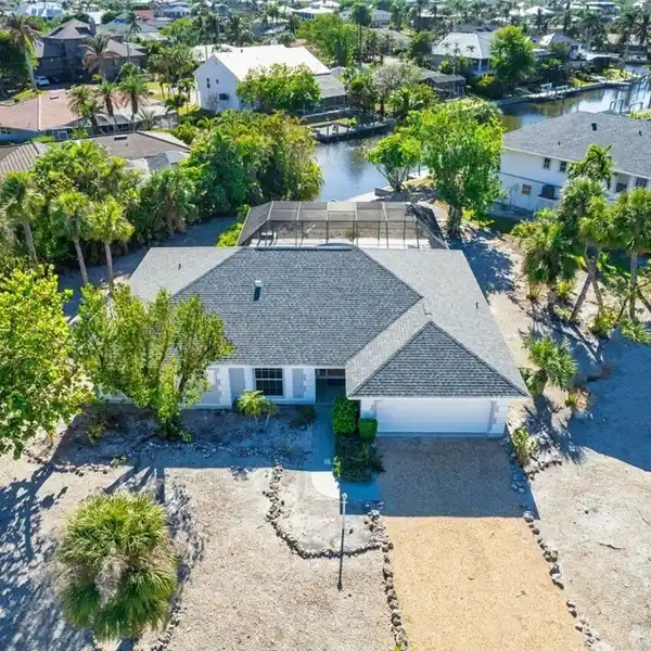 BEAUTIFULLY RENOVATED CANAL-FRONT HOME