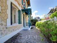 BRIGHT HOME IN THE HEART OF THE GOLDEN TRIANGLE