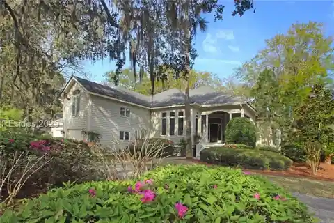 Beautiful Home a Short Distance from the White Sand Beaches