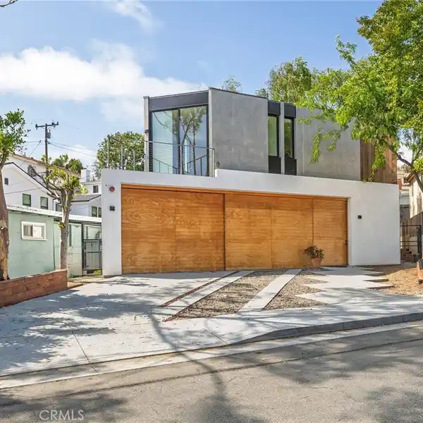 STRIKING MODERN HOME ON A UNIQUE TRIANGLE LOT