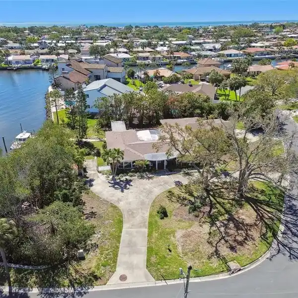 EXPANSIVE LOT ON THE PICTURESQUE MERMAID POINT CANAL