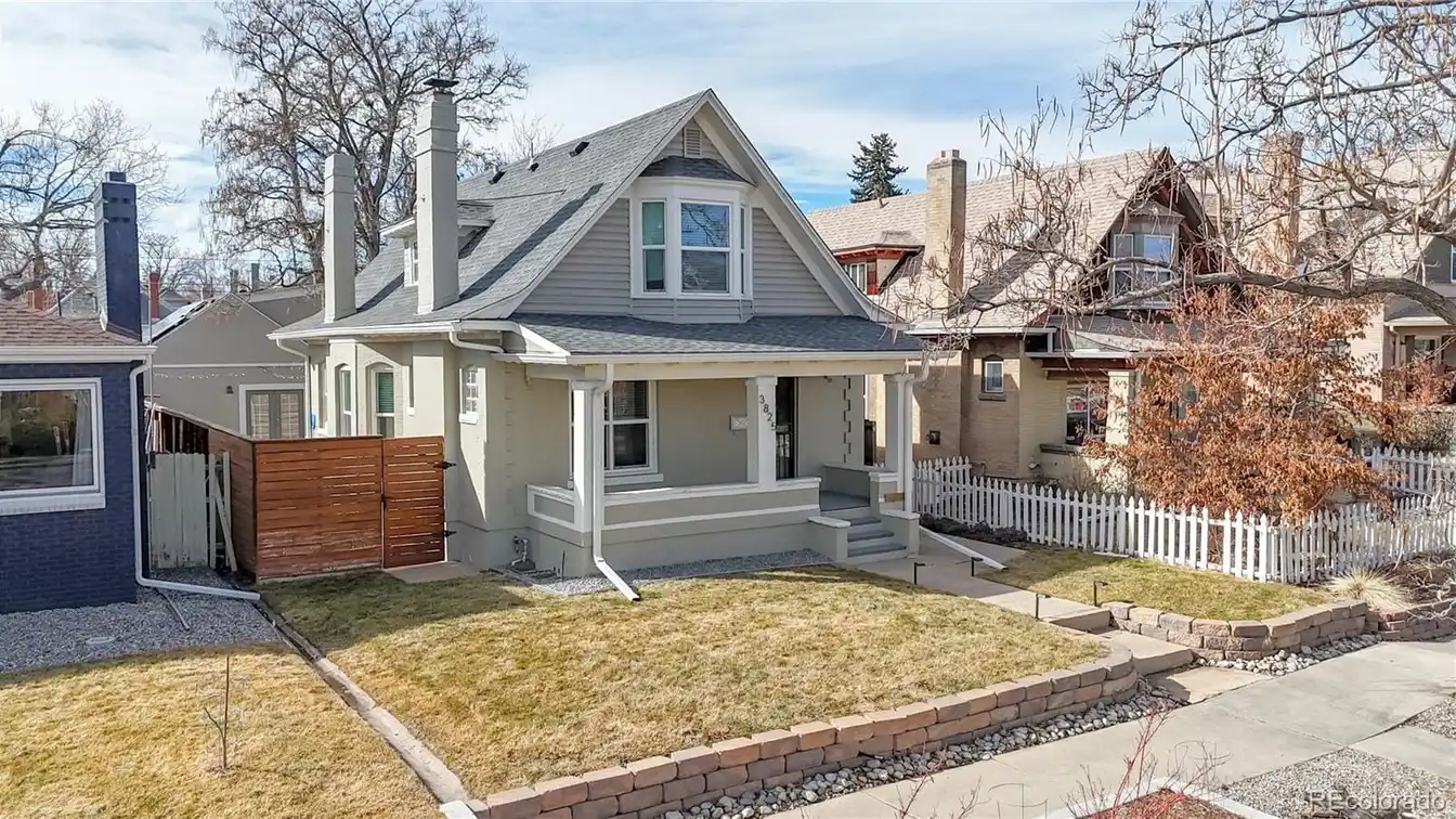 Timeless Victorian Charm Meets Modern Versatility