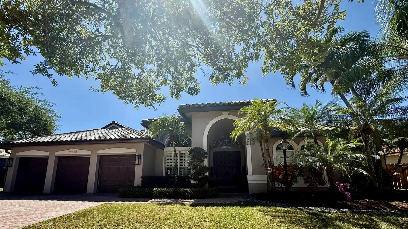 Open-plan Home in Pembroke Falls